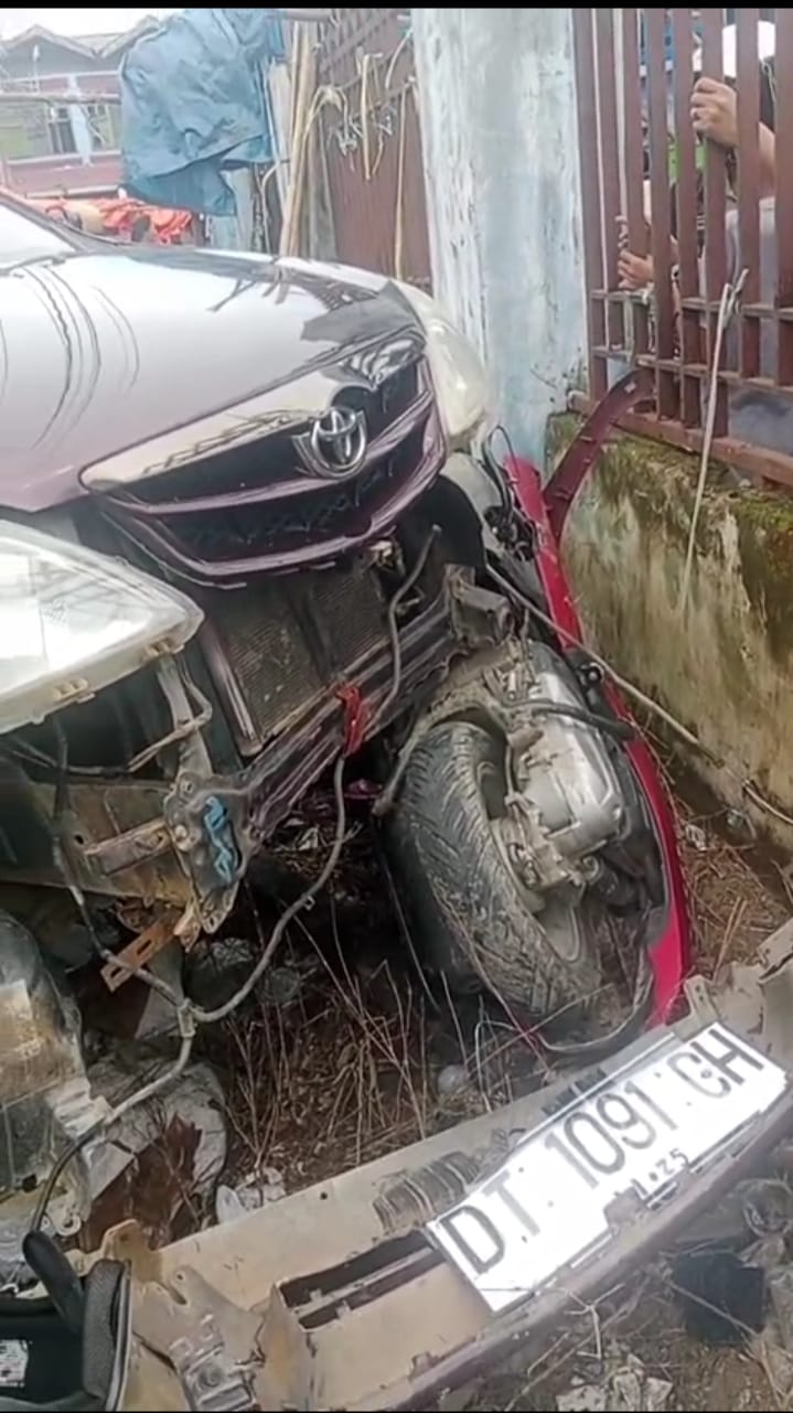 Kecelakaan Beruntun Libatkan Tiga Mobil dan Dua Motor di Jalan Poros Kendari-Unaaha