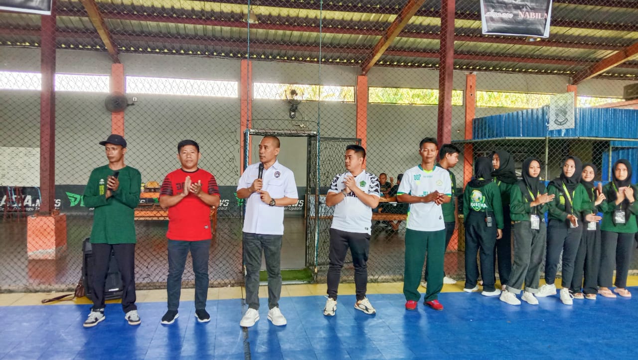 Ketgam: Ketua ASKAB PSSI Kabupaten Konawe Rusdianto, SE, MM membuka secara resmi kegiatan turnamen Erastha Cup 1 yang diselenggarakan di lapangan Elkey Futsal, Jumat 23 Februari 2024.Foto:Ist